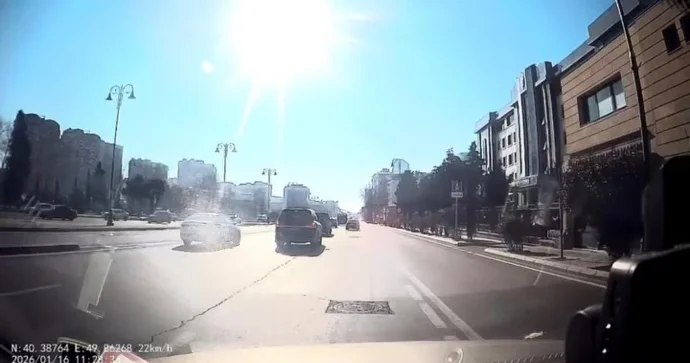 Sürücülər zolaq dəyişərkən hansı səhvlərə yol verir? MÜTƏXƏSSİS AÇIQLADI VİDEO