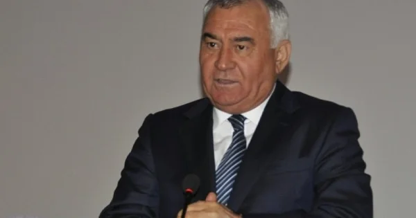 İCRA BAŞÇISI DANLANDI Qalmaqalı video rayon rəhbərinin məzuniyyətindən erkən dönməsinə səbəb oldu (VİDEO)