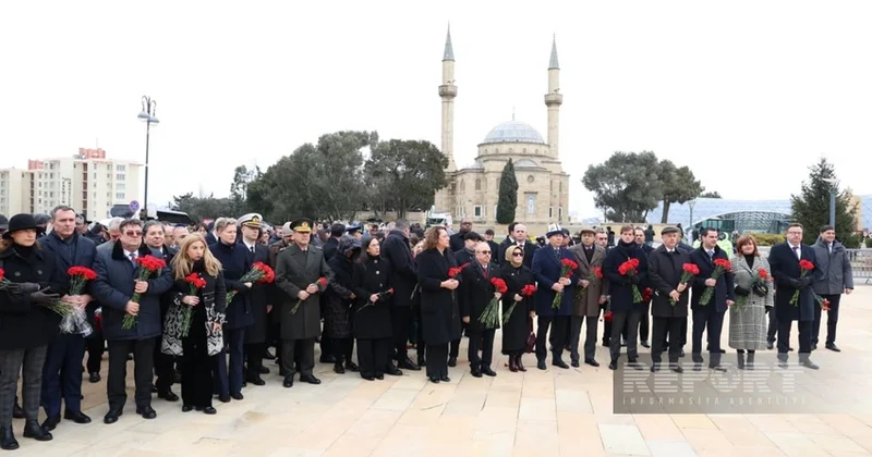 Представители дипкорпуса, аккредитованного в Азербайджане, посетили Аллею шехидов