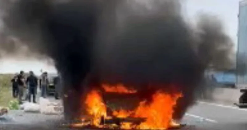 Yardımlıda mikroavtobus yandı