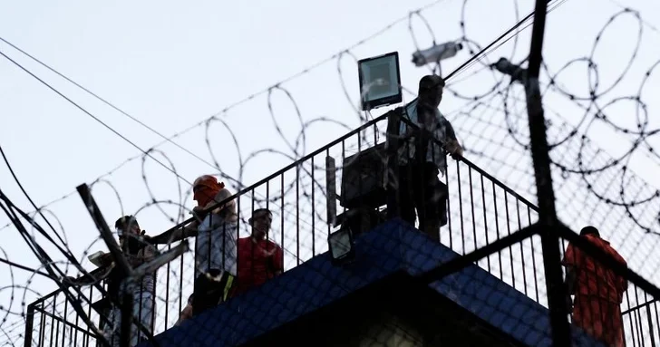 В Гватемале заключенные захватили три тюрьмы и взяли в заложники десятки людей: введен режим ЧП