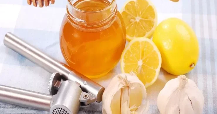 Sarımsaq və bal immunitet və ürək sağlamlığı üçün təbii maddə