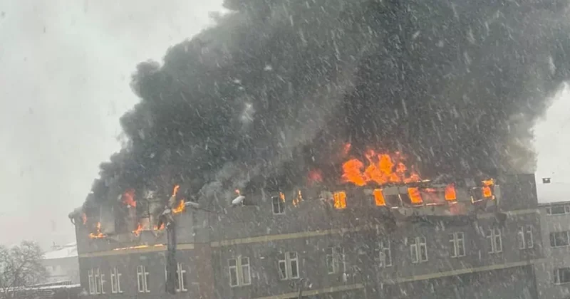 В Стамбуле горит фабрика: ФОТО