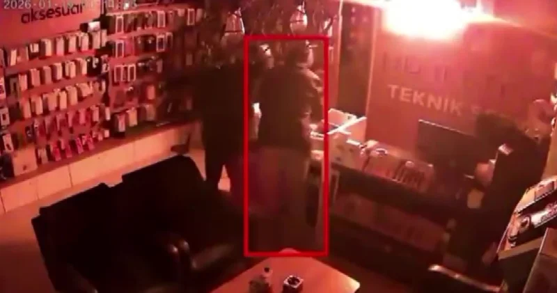 Daşla şüşələri sındırıb oğurluq etdilər