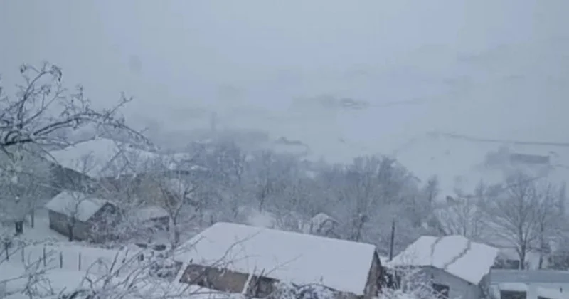 Güclü qar səbəbindən Cəlilabad Yardımlı yolu bağlanıb