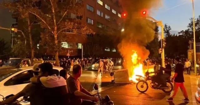 Etirazların səsi: İranda sosial sarsıntı və xarici maraqlar