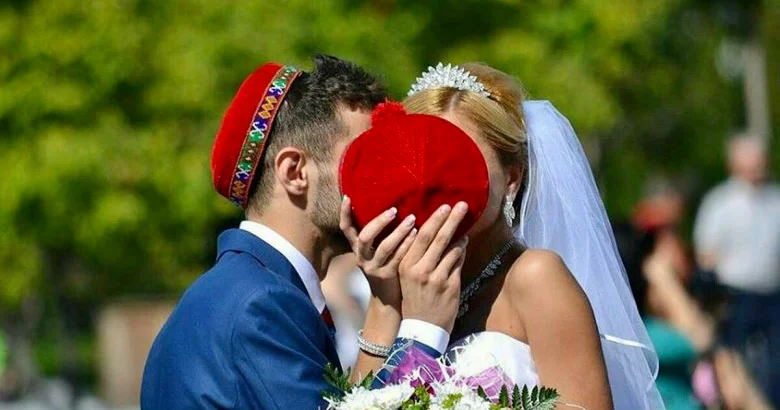 Rus qızları evi olmayan 30 yaşlı kişilərlə münasibət qurmaq istəmir