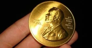 Kimlər Nobel mükafatını satıb və hansı qiymətə?