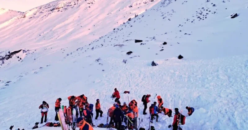 Çex xizəkçilər qar uçqunu altında qaldı