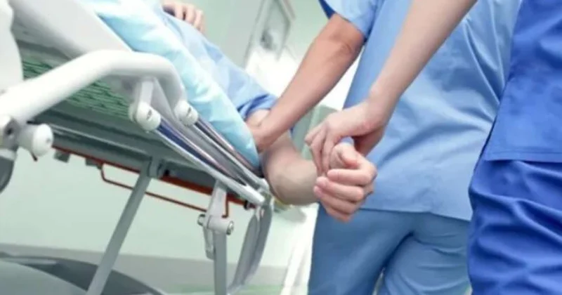 2 nəfər pilləkəndən yıxılaraq öldü