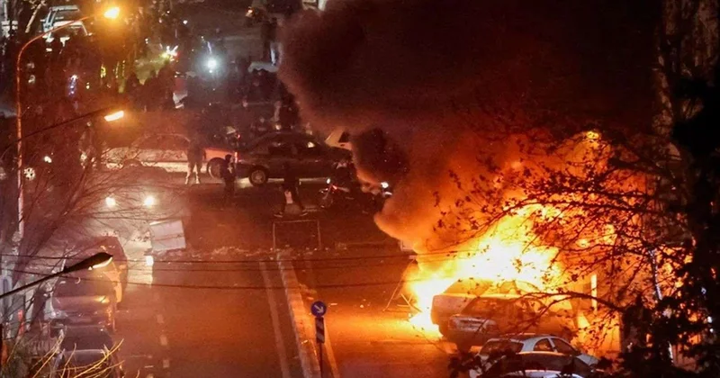 “Qaranlıqda soyqırım” İngiltərə mətbuatı İranda ölənlərlə bağlı dəhşətli rəqəmlər açıqladı