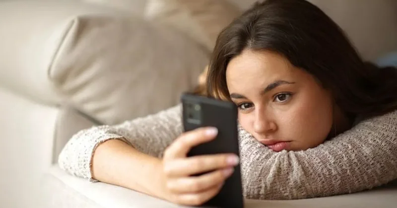 Süni intellekt bumu əks reaksiya doğurdu: analoqa qayıdış başlayıb