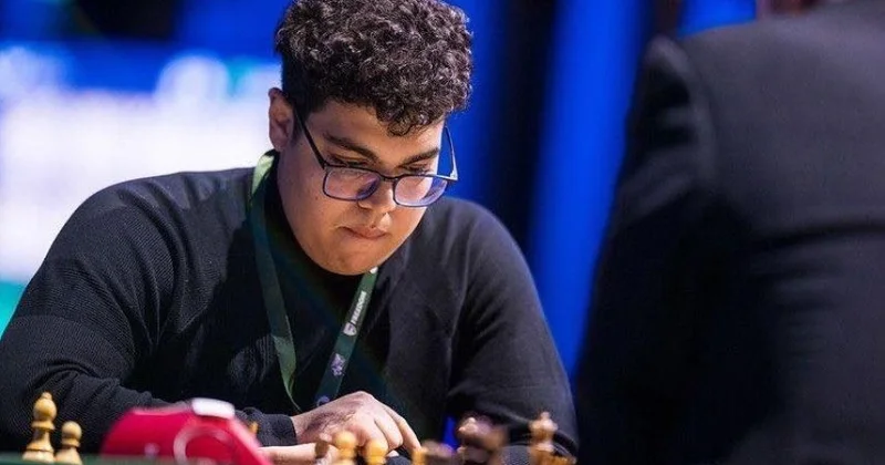 Azərbaycan qrossmeysteri prestijli turnirdə lideri izləyir