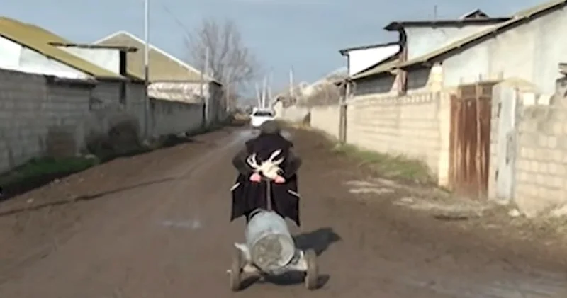 Yevlax sakinlərinin həyatı niyə işgəncəyə çevrilib? Qurdlu su içirik (VİDEO)