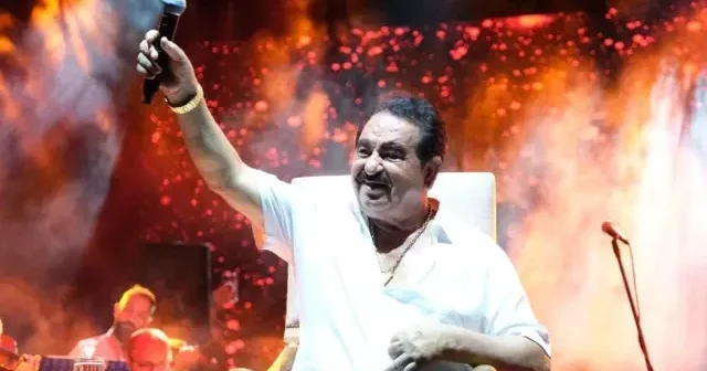İbrahim Tatlısesin konsertində fanatı özünü səhnəyə atdı