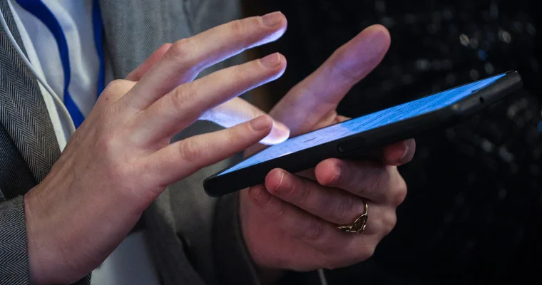 Sosial şəbəkələrdə ekstremist məzmunlu materialları kim yayır?