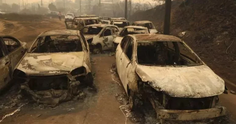 300 ev külə döndü, çoxsaylı ölü Foto