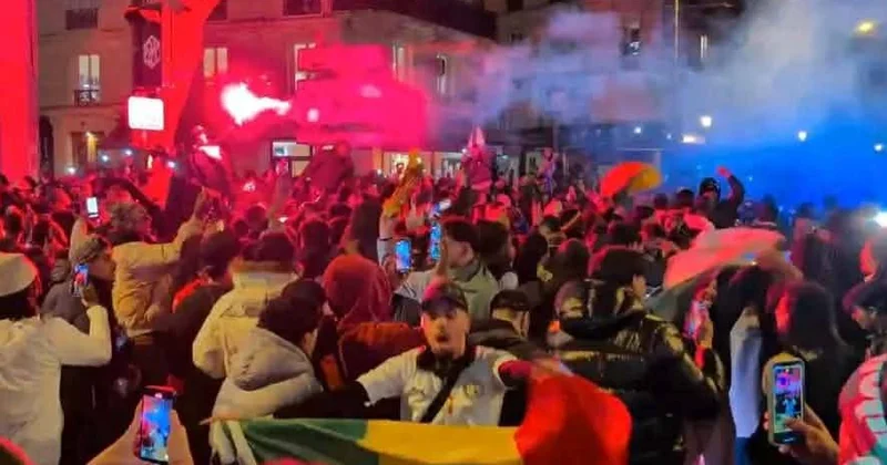 Seneqallılar Fransa şəhərlərinin küçələrinə çıxdılar VİDEO