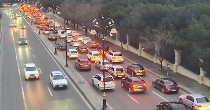 Paytaxt yolları tıxaclıdır Siyahı