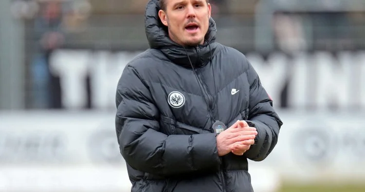 Qarabağ a üç qol vurmuş alman 13 ildən sonra Bakıya Ayntraxt ın məşqçisi kimi gəlir FOTOLAR