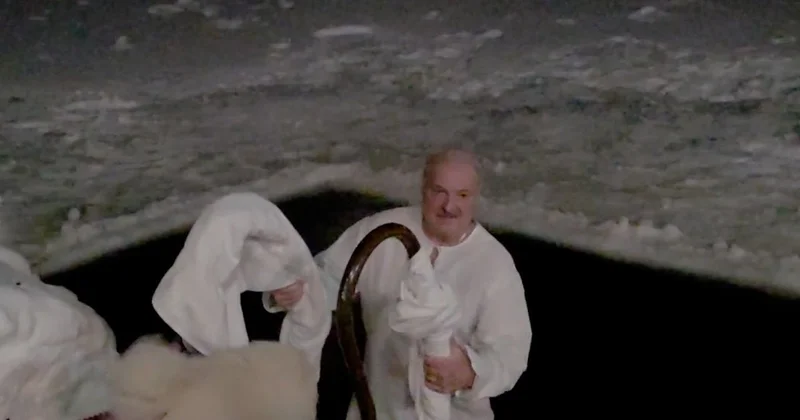 Лукашенко окунулся в крещенскую купель под наблюдением Умки Minval Politika