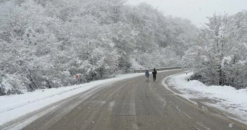 Qar Cəlilabad Yardımlı avtomobil yolunu bağladı Foto