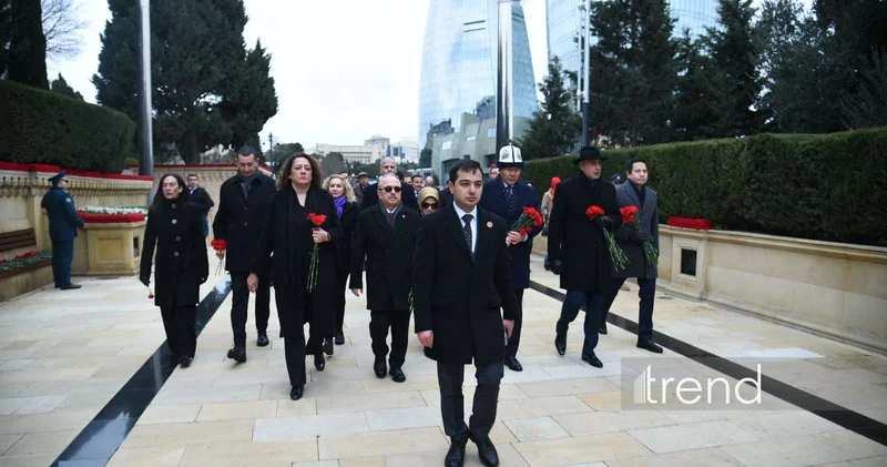 Послы иностранных государств почтили память шехидов в Баку (ФОТО)
