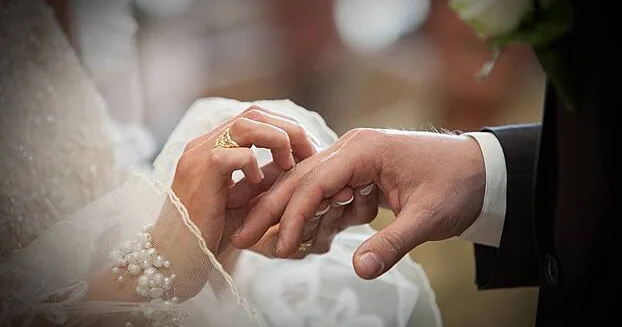 Rus deputat ümumi qanuni nikahı “sədaqətli zina” adlandırıb...