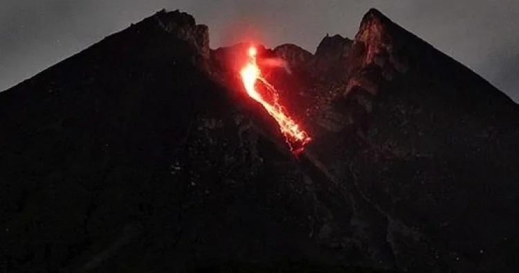 İndoneziyanın Semeru vulkanı altı dəfə püskürüb