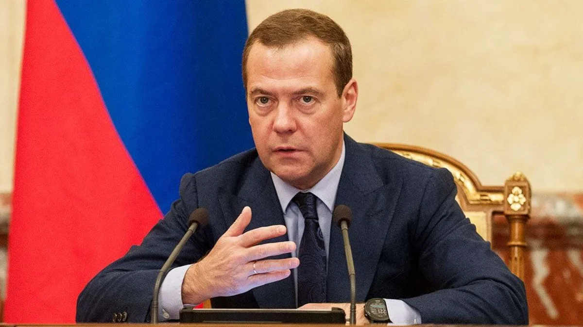 "Tramp 200% haqlıdır" Medvedev