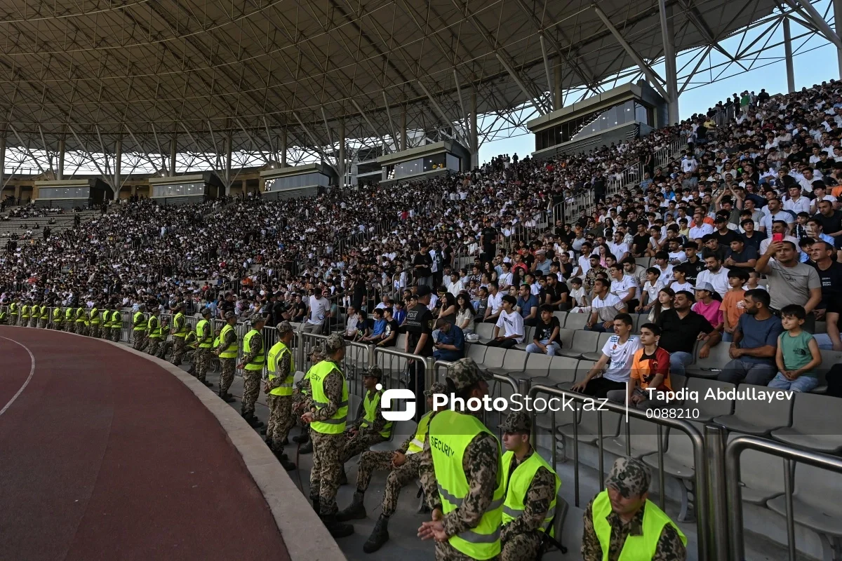 Stadionlardakı ayrı seçkili sükut: Bizdə tribunalarda azarkeşdən çox, polis əməkdaşları olur