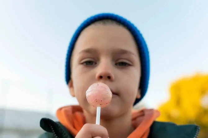 İki qardaş lolipop yeyib komaya düşdü