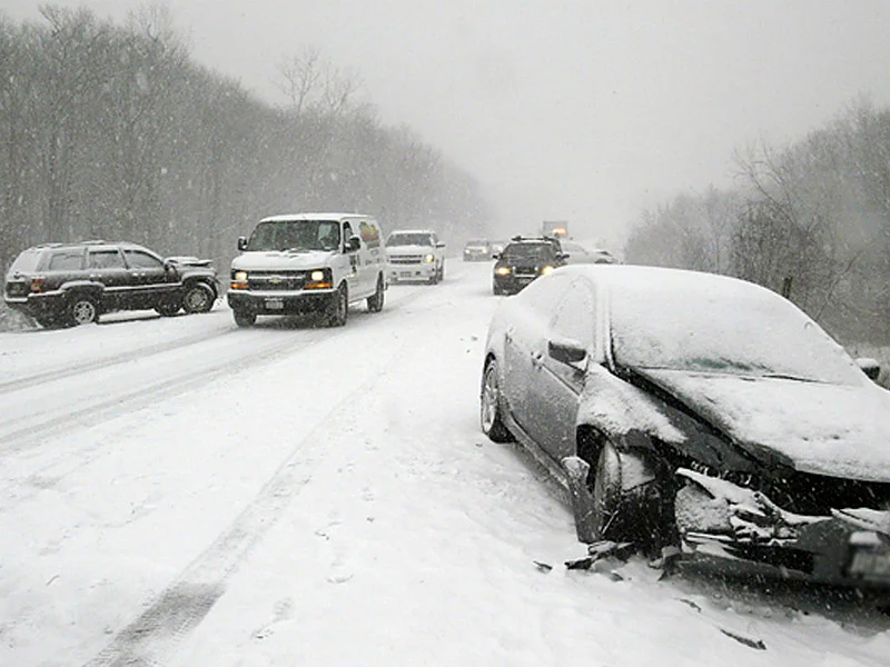 Qarlı hava yollarda fəsadlara yol açdı DİN dən sürücülərə MÜRACİƏT