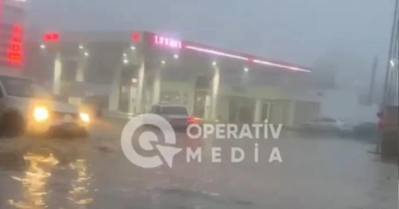 Авария на водопроводной линии в Баку: машины оказались под водой ВИДЕО