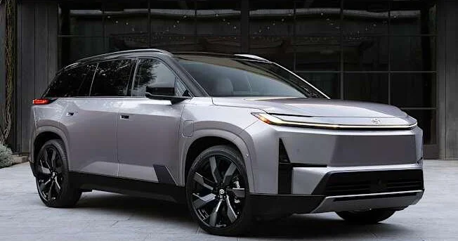 Toyotanın məşhur modeli tanınmaz dərəcədə DƏYİŞDİ FOTOlar