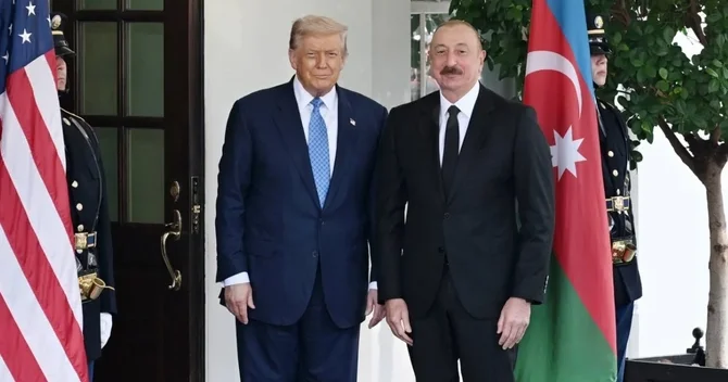 İlham Əliyev Sülh Şurasının ilk iclası çərçivəsində Donald Trampla söhbətləşib