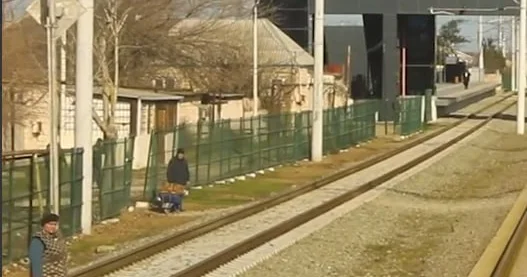 Dəmir yolu ətrafında yerləşən tikililərlə bağlı XƏBƏRDARLIQ VİDEO