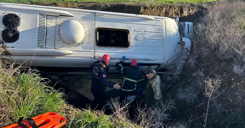 В Турции школьный автобус упал в овраг, пострадали 9 человек