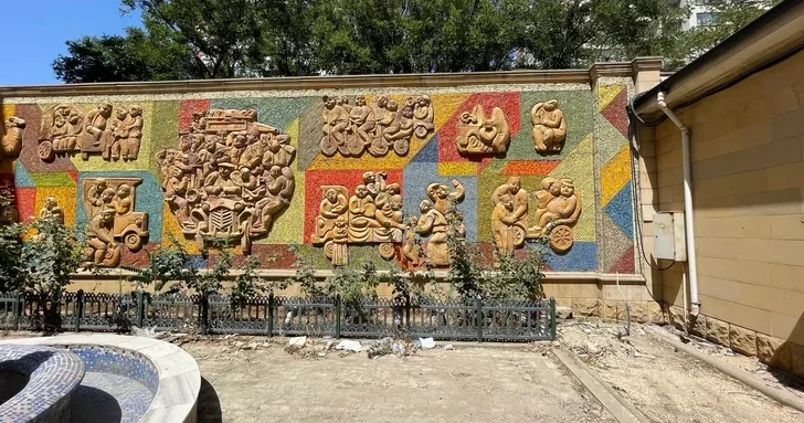Гармония ритма и пластики, или Об истории одной мозаики в центре Баку