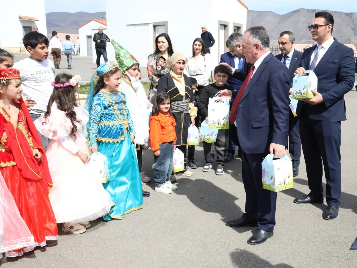 Qarabağda şagirdlərə bayram hədiyyələri verilib FOTOLAR