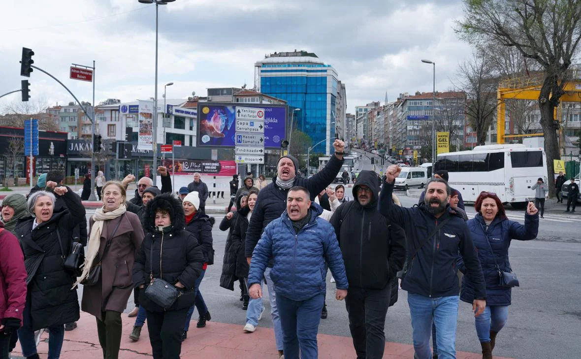 В Стамбуле проходят протесты после ареста мэра города Имамоглу ВИДЕО