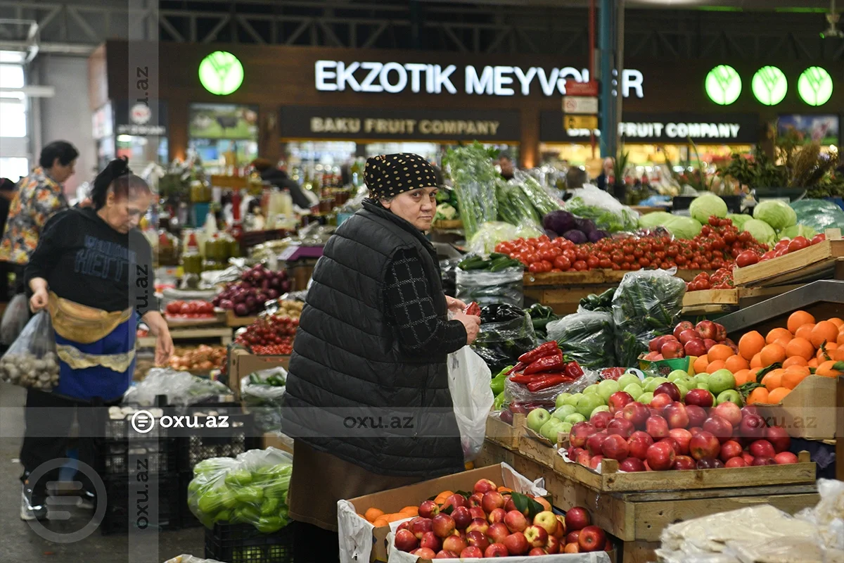 Qayınana hökmü, Çin qozu , pulla danışan satıcılar Novruz ərəfəsində bayram bazarlığı