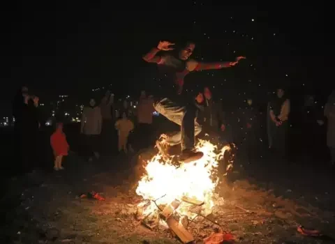 İgid odur tonqala düşmədən atlana Bayramda odla zarafat etməyin! RƏY