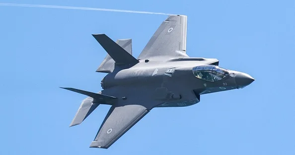 Истребитель F 35 совершил вынужденную посадку, предположительно, из за удара Ирана