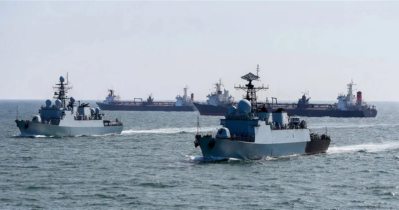 Россия готовится сопровождать торговые судна военными кораблями