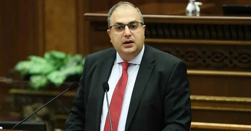 Paşinyanın silahdaşı deputat mandatından İMTİNA ETDİ