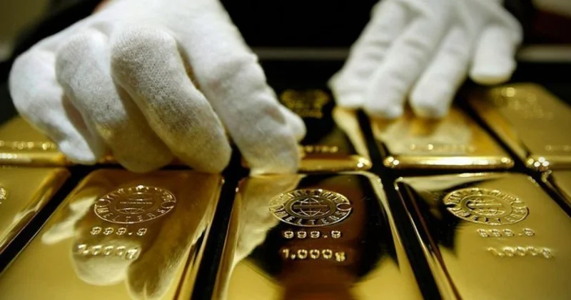 Золото опустилось ниже $4 700