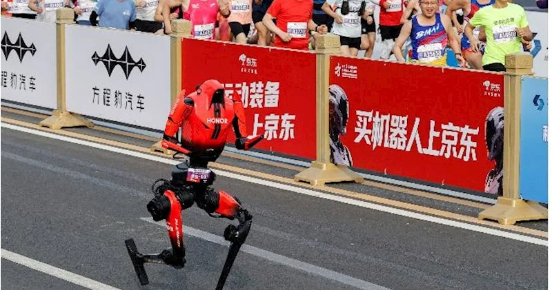 Pekində keçirilən marafonun qalibi robot olub Video