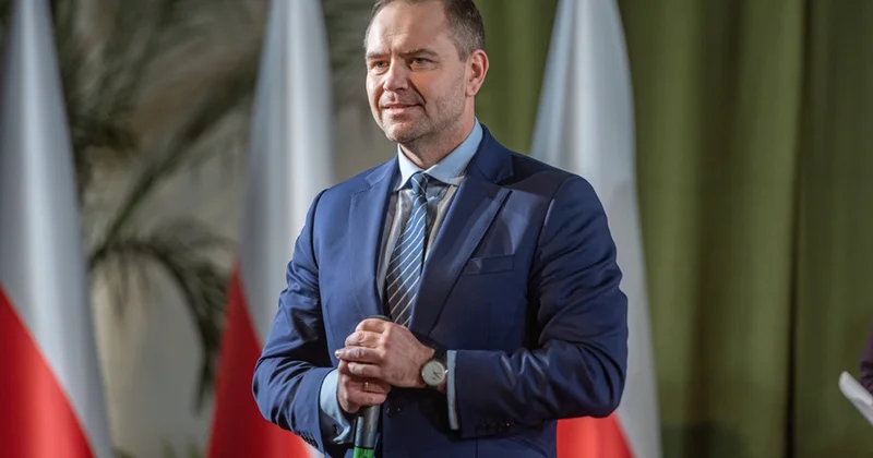 Президент Польши Навроцкий в ходе интервью уронил пакетик со снюсом