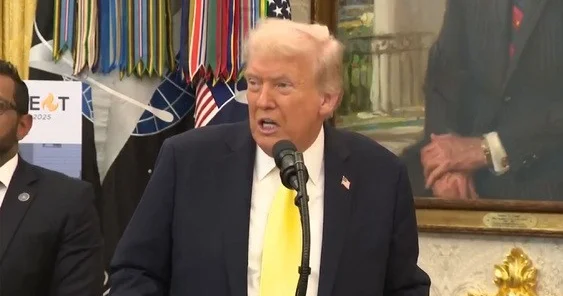 СМИ: Трамп несколько часов кричал на помощников, когда Иран сбил истребитель США